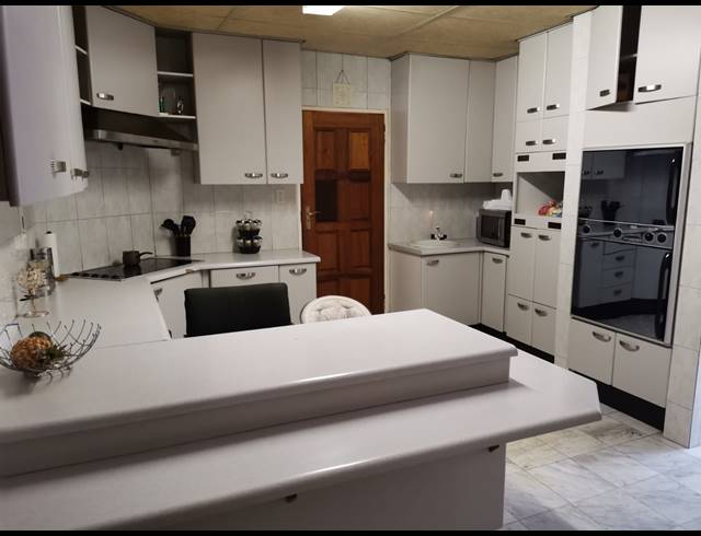 4 BEDROOM HOUSE FOR SALE IN ZINNIAVILLE